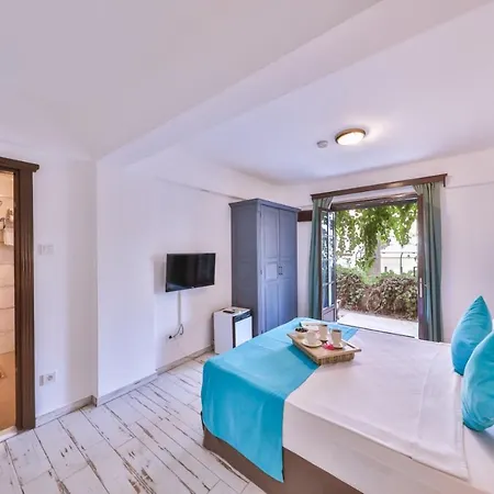 Mare Garden מלון